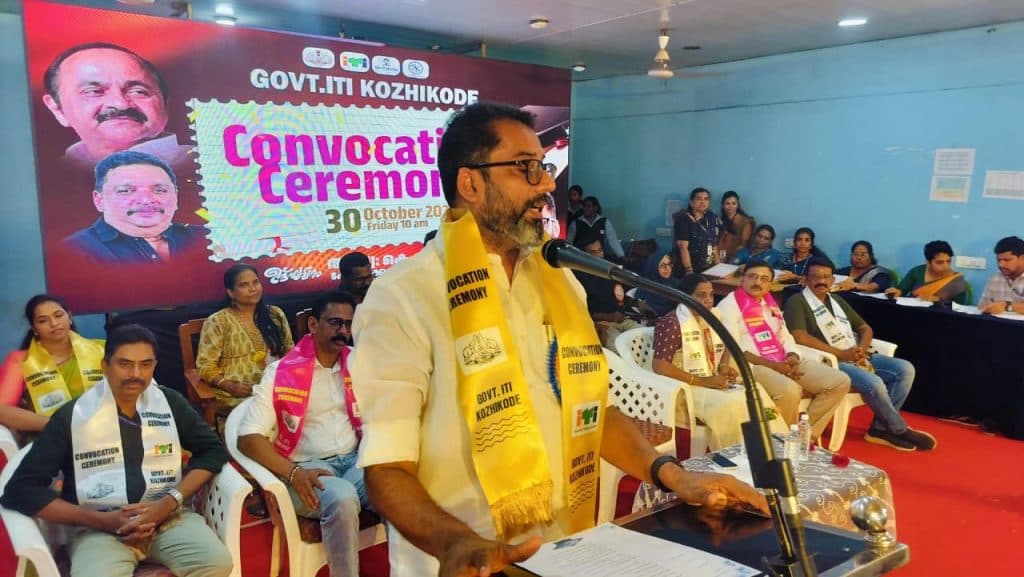 കോഴിക്കോട് ഗവ. ഐ.ടി.ഐയിൽ കോൺവൊക്കേഷൻ; ട്രേഡ് ടെസ്റ്റ് വിജയികൾക്ക് സർട്ടിഫിക്കറ്റ് കൈമാറി